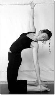 clania-ardha-ustrasana clania-ardha-ustrasana